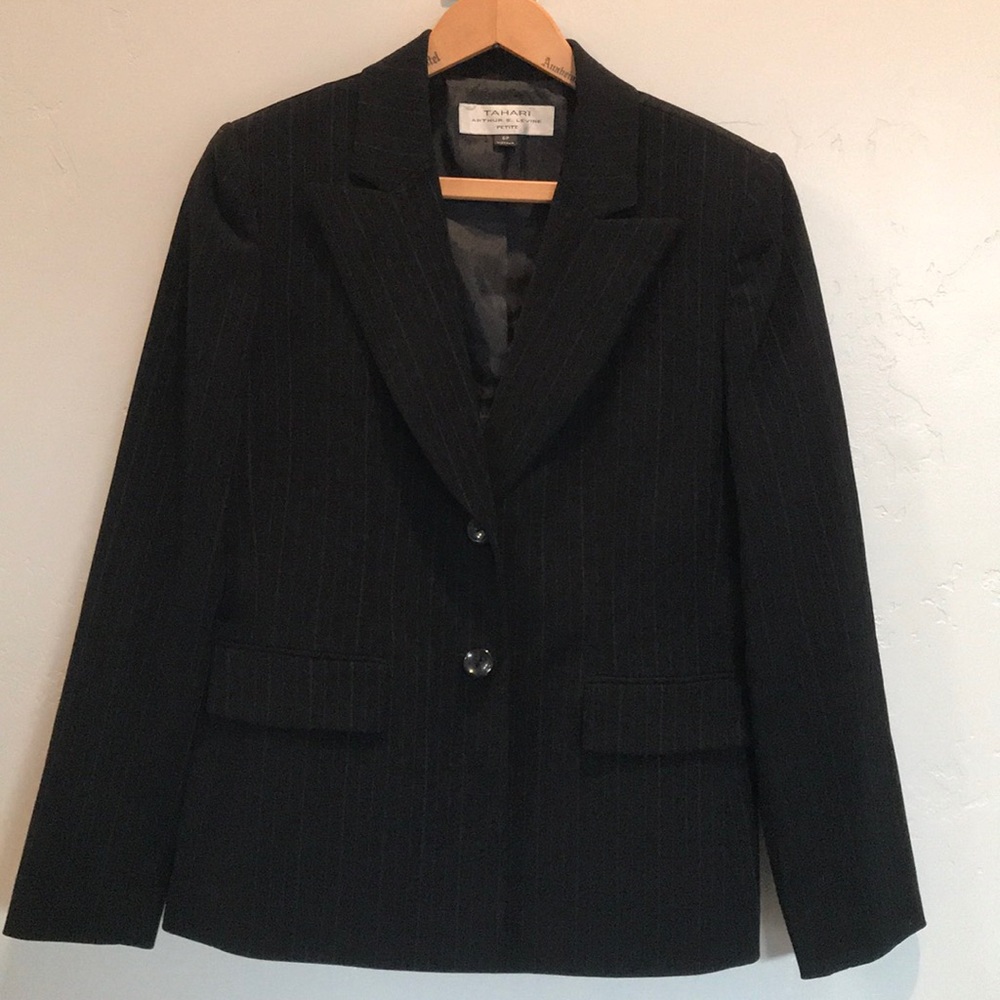 Tahari women’s black blazer